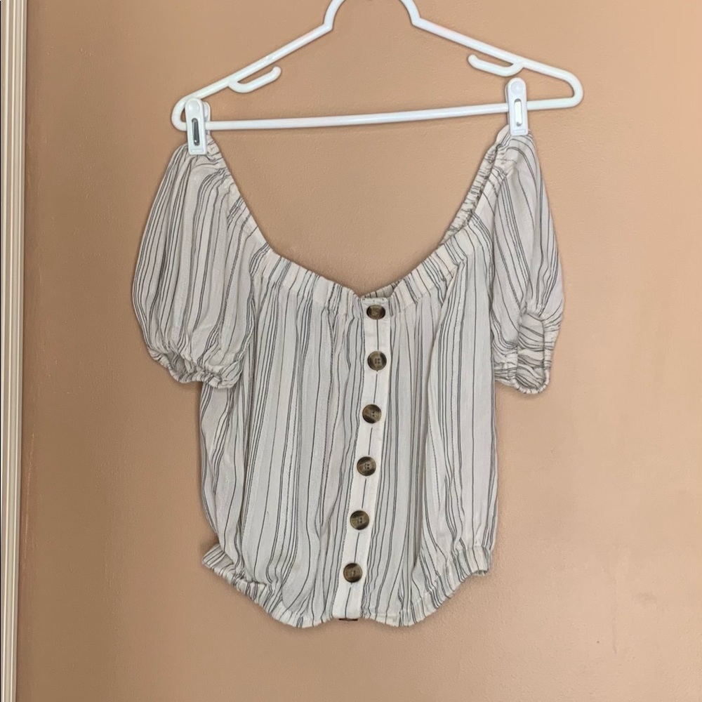 American Eagle 🦅 crop top button down cream and blue  size small.
